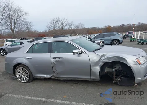 2013 Chrysler 300C z USA, uszkodzony, nr VIN 2C3CCAEG8DH709863